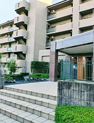 駐車場～マンション入口の例