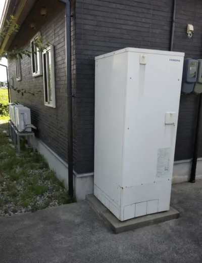 【生駒郡安堵町】沸き上げ停止の表示が出るようになったためエコキュートを交換｜UHW-46114A2UからCTU-E37AZ1への施工事例（施工前）