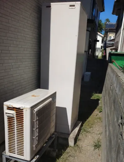 【御所市】おふろの追いだきができなくなったためエコキュートを交換｜SRT-HPT46WX5-BSからSRT-S466への施工事例（施工前）