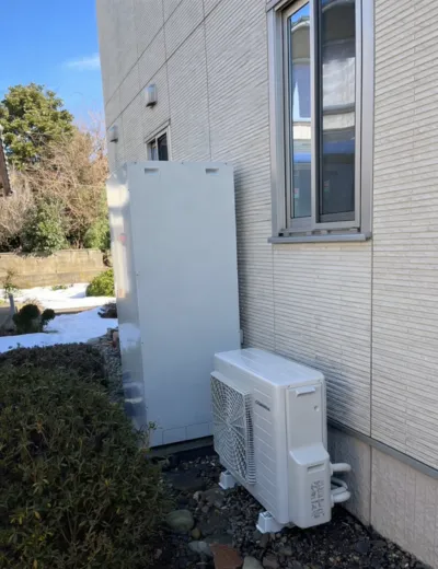 【生駒郡平群町】台所でお湯を使っていると浴室の温度が不安定になることがあったためエコキュートを交換｜UWH-4617AD2UからCTU-46AZ1への施工事例（施工後）