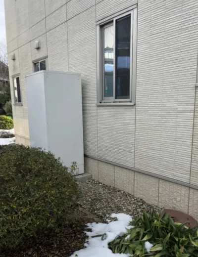 【生駒郡平群町】台所でお湯を使っていると浴室の温度が不安定になることがあったためエコキュートを交換｜UWH-4617AD2UからCTU-46AZ1への施工事例（施工前）