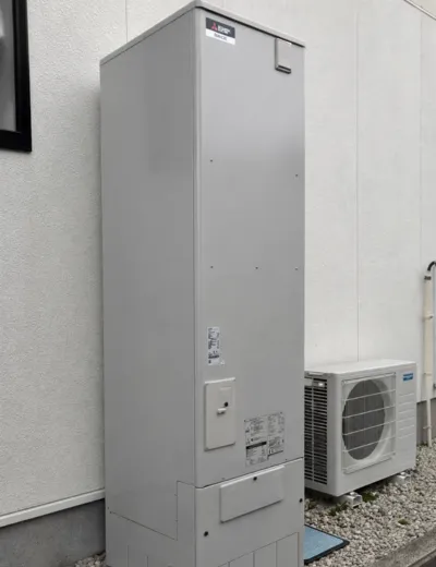 【東近江市】朝にお湯の温度が安定しにくいためエコキュートを交換｜SRT-HPT46WU7からSRT-S466への施工事例（施工後）