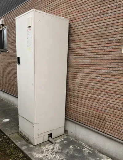 【東近江市】タンクまわりの水漏れが気になりエコキュートを交換｜DO-468GPXHからSRT-S466への施工事例（施工前）