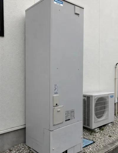 【東近江市】朝にお湯の温度が安定しにくいためエコキュートを交換｜SRT-HPT46WU7からSRT-S466への施工事例（施工前）