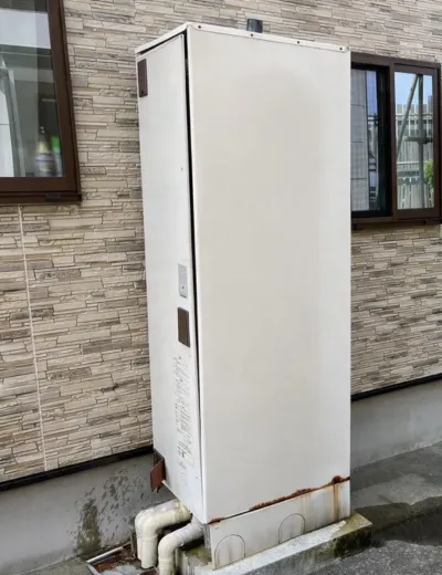 【生駒郡斑鳩町】家族で続けて使うとお湯に余裕がなく感じるようになったためエコキュートを交換｜BE-A46CWUからSRT-S556Uへの施工事例（施工前）