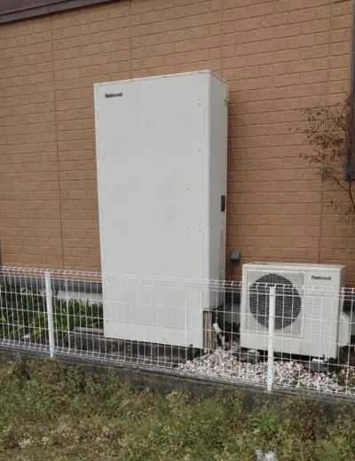 【生駒市】お湯の温度が安定しないためエコキュートを交換｜HE-46W3QからSRT-ST436UZへの施工事例（施工前）