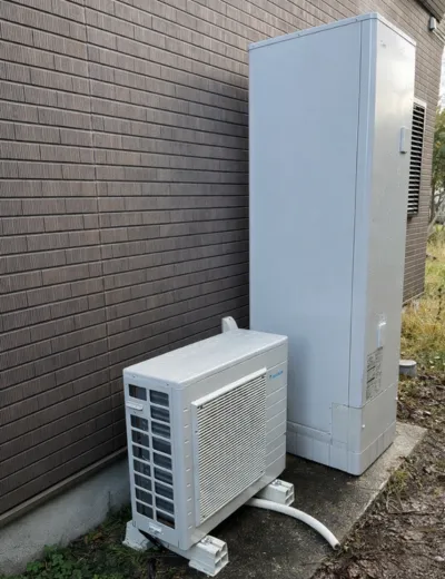 【北葛城郡上牧町】朝は使えても夜になるとお湯がぬるく感じることが増えたためエコキュートを交換｜CTU-37D1A8JからEQX46YFVへの施工事例（施工後）