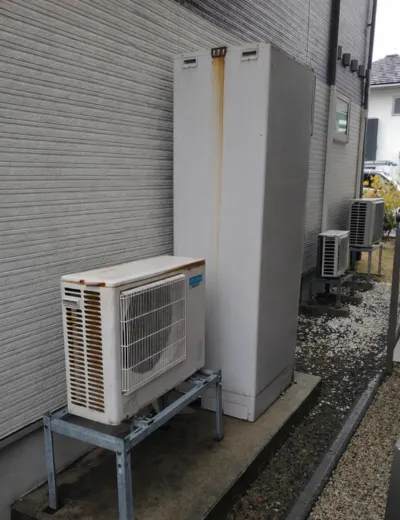 【北葛城郡上牧町】おふろの追いだきをしても設定温度まで上がりにくくなったためエコキュートを交換｜SRT-HPT46WX4からSRT-S376への施工事例（施工前）