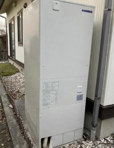 【北葛城郡河合町】台所と浴室でお湯の使い始めに温度差が出るようになったためエコキュートを交換｜CTU-461DA8KからCTU-461NA7への施工事例（施工後）
