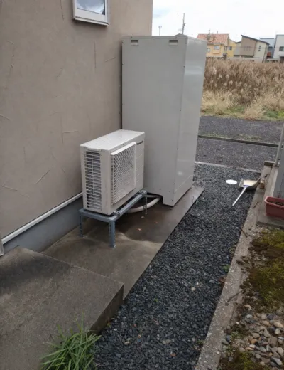 【北葛城郡河合町】おふろの湯はり完了後に浴槽の温度が物足りなく感じるようになったためエコキュートを交換｜HE46D3QからHE-D46FQへの施工事例（施工後）