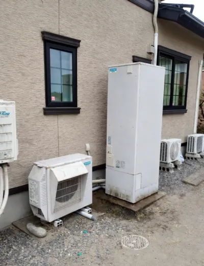 【磯城郡川西町】ヒートポンプまわりから異音がするようになったためエコキュートを交換｜SRT-HPT46WU7からSRT-ST466への施工事例（施工前）