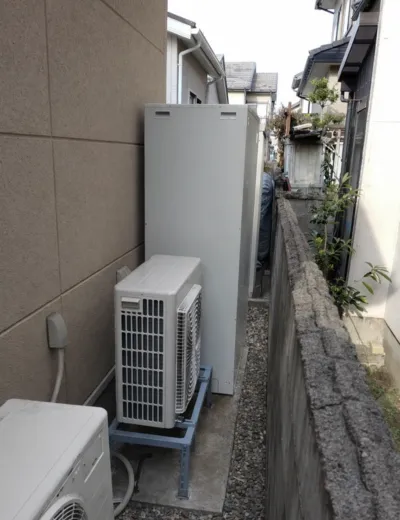 【甲賀市】同時にお湯を使うと湯温が不安定になるためエコキュートを交換｜HHP-AT376HATからCTU-E37AZ1への施工事例（施工後）