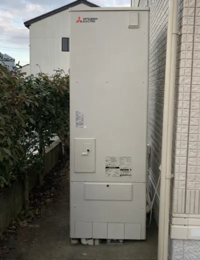 【甲賀市】運転中の音が大きくなったためエコキュートを交換｜SRT-4668WFU-BLからSRT-S376への施工事例（施工後）