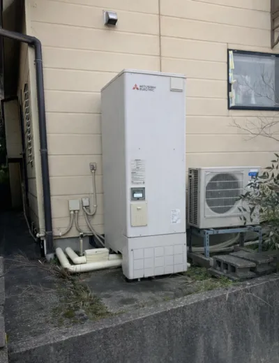 【甲賀市】自動足し湯をしても水位が安定しないためエコキュートを交換｜SRT-HPT37W2からSRT-S376への施工事例（施工前）