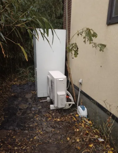 【北葛城郡広陵町】ヒートポンプまわりの水漏れが気になるようになったためエコキュートを交換｜CTU-371D1A9からCTU-46AZ1への施工事例（施工後）