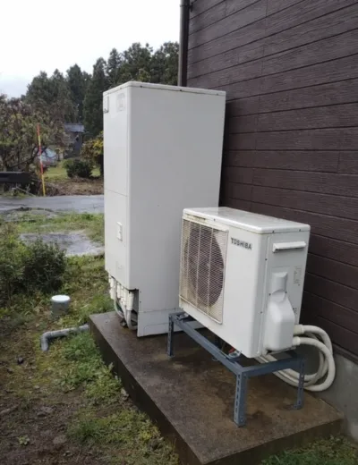 【北葛城郡広陵町】おふろのお湯のにおいが気になるようになったためエコキュートを交換｜HWH-FB373CTからEQX37XFVへの施工事例（施工前）