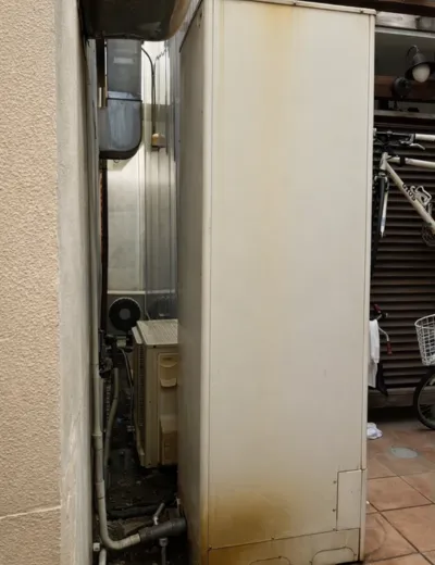 【守山市】朝にお湯が設定温度まで上がりにくいためエコキュートを交換｜HE-S46DQからTUX46XFVへの施工事例（施工前）