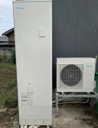 【奈良市】朝は使えても夜になるとお湯が足りなく感じるようになったためエコキュートを交換｜CTU-371DA10からEQX46YFVへの施工事例（施工後）