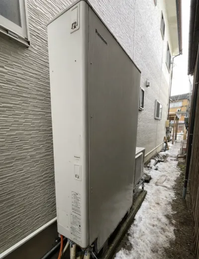 【北葛城郡王寺町】おふろの湯はり完了後に追いだきしないと入れないことが増えたためエコキュートを交換｜HE-W46EQからHE-W46LQへの施工事例（施工前）