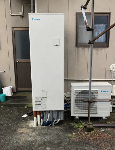 【近江八幡市】シャワーの勢いが物足りなくなったためエコキュートを交換｜TU46JFVからTUX46XFVへの施工事例（施工後）