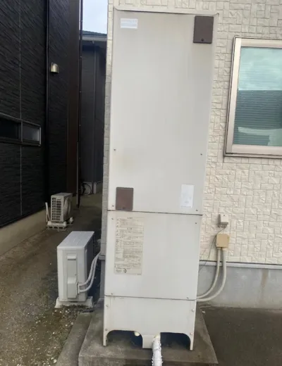 【蒲生郡竜王町】エラー表示が出るようになったためエコキュートを交換｜BE-F46DWUからSRT-S466への施工事例（施工前）