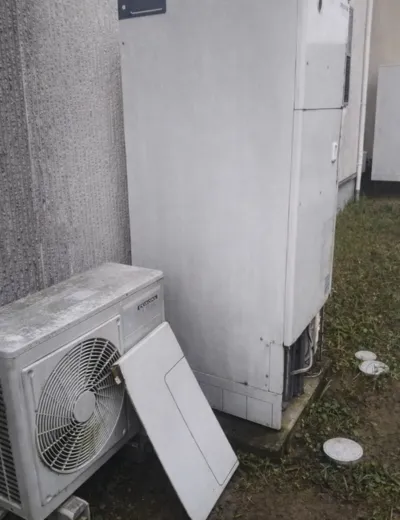 【桜井市】浴室リモコンのボタンを押しても反応しないことがあったためエコキュートを交換｜CTU-461D1A11からCTU-46AZ1への施工事例（施工前）