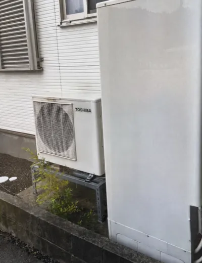 【生駒郡三郷町】朝の洗面でお湯になるまで時間がかかるようになったためエコキュートを交換｜HWH-B375TからSRT-S466への施工事例（施工前）