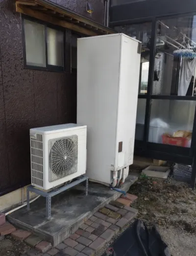 【天理市】シャワーの温度が安定しなくなったためエコキュートを交換｜BHP-TA460からCTU-46AZ1への施工事例（施工前）