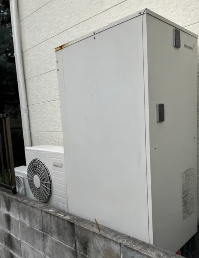 【宇陀市】浴室のシャワーを使っている途中で水温が下がることがあったためエコキュートを交換｜HHP-AT375HATRからSRT-S376への施工事例（施工前）