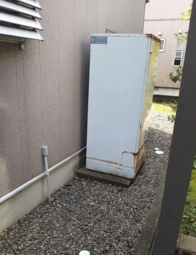 【大和郡山市】お湯の温度が安定しなくなったためエコキュートを交換｜UWH-4614AD2UからBHP-TADV46Wへの施工事例（施工前）