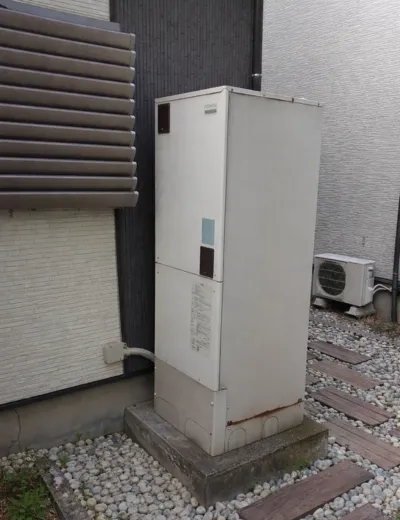 【大和高田市】おふろの自動保温がうまく働かなくなったためエコキュートを交換｜BE-37CWUからSRT-S376Uへの施工事例（施工前）