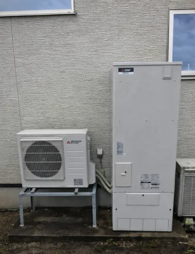 【野洲市】タンクまわりから水がにじむためエコキュートを交換｜HWH-FB372CTGからSRT-S376Uへの施工事例（施工後）