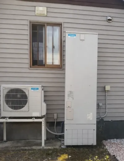 【野洲市】運転中の音が大きくなってきたためエコキュートを交換｜SRT-HPT46W5からSRT-S466への施工事例（施工前）