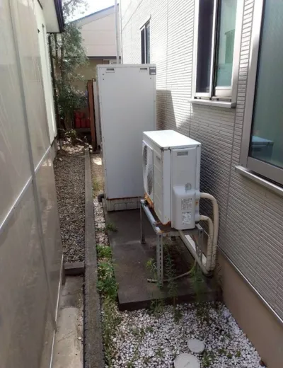 【明石市】浴室リモコンの表示がついたり消えたりするようになったためエコキュートを交換｜CTU-461D1A8JからCTU-37AZ1への施工事例（施工前）