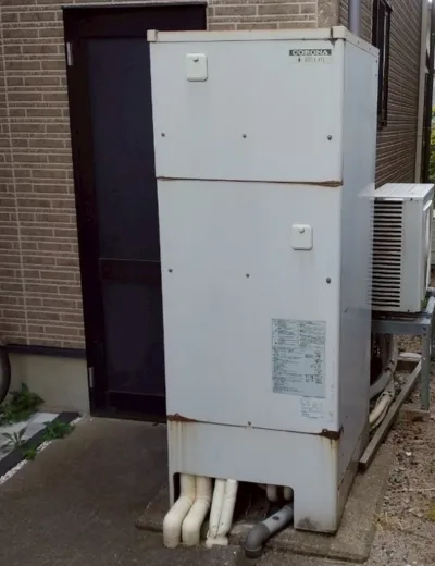 【尼崎市】浴槽のお湯を抜いても自動配管洗浄が作動しないことがあったためエコキュートを交換｜CTU-461D1A10からSRT-ST466への施工事例（施工前）