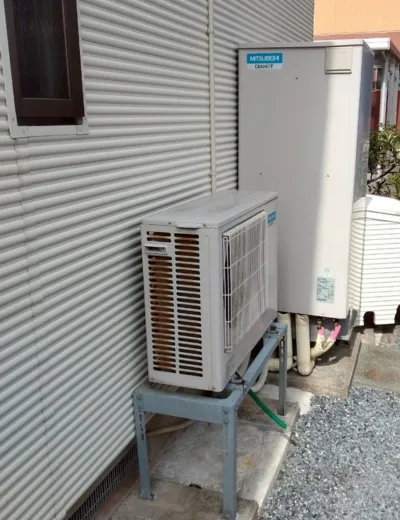 【尼崎市】朝にお湯を使い始めたとき設定温度が安定するまで待つことが増えたためエコキュートを交換｜SRT-HPT37WX4からSRT-ST376への施工事例（施工前）