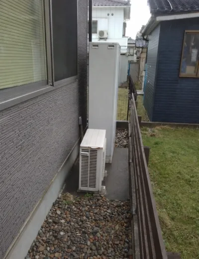 【高市郡明日香村】ヒートポンプまわりから異音がするようになったためエコキュートを交換｜SRT-HPT37W2からCHP-46AZ1JEへの施工事例（施工前）