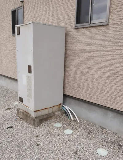 【高市郡明日香村】浴室リモコンのボタンを押しても反応しにくくなったためエコキュートを交換｜BE-A46BWULBからCHP-46SAZ1への施工事例（施工前）