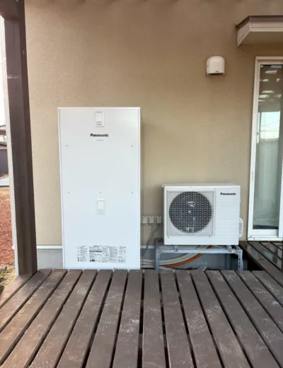 【神崎郡福崎町】脚部カバー内に水気が見られるようになったためエコキュートを交換｜HE-46D3QからHE-D46FQへの施工事例（施工後）