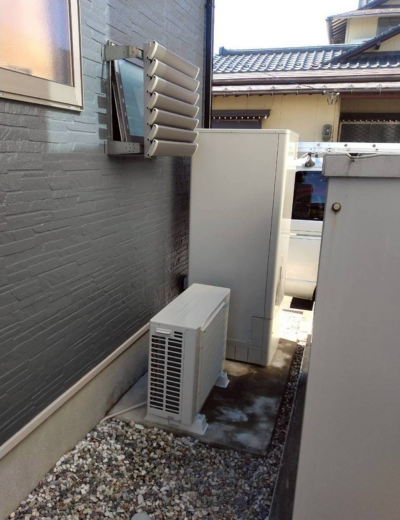 【加古郡播磨町】本体下まわりに水がにじむことがあり不安になったためエコキュートを交換｜TU37MFVからTUA37ZFVへの施工事例（施工後）