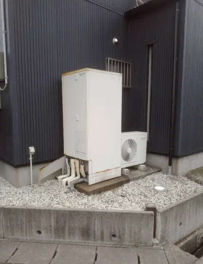 【加古郡播磨町】おふろの予約運転が設定した時間どおりに始まらないことがあったためエコキュートを交換｜CTU-H4619ATからSRT-ST467への施工事例（施工前）