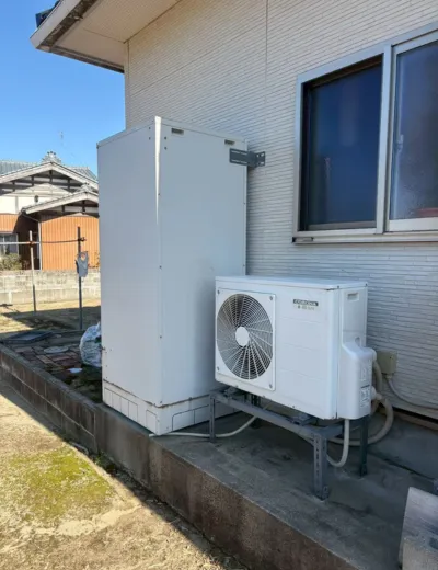 【加古郡播磨町】浴槽の排水後に自動配管洗浄が作動しないことがあったためエコキュートを交換｜CTU-461D1A11からSRT-ST467への施工事例（施工前）