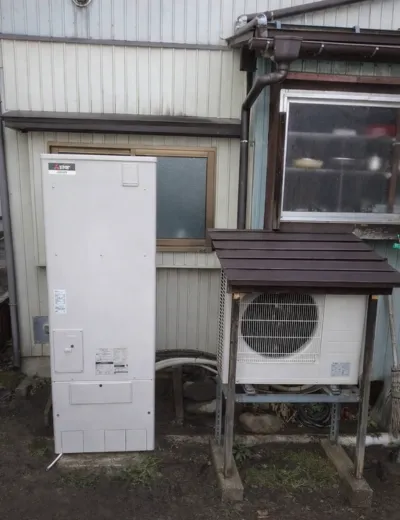 【川辺郡猪名川町】本体下まわりに水気が見られることがあったためエコキュートを交換｜TU46LFVからSRT-ST377への施工事例（施工後）