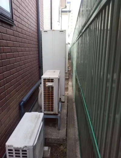 【加古郡稲美町】シャワーを出し始めてから適温になるまで時間がかかるようになったためエコキュートを交換｜HE-K37AQPからSRT-ST377への施工事例（施工前）