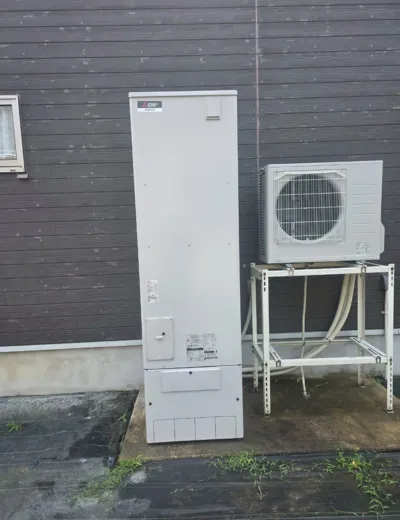 【伊丹市】浴室リモコンの液晶が見えにくくなり容量も見直してエコキュートを交換｜SRT-HPT37WX7からSRT-ST467への施工事例（施工前）