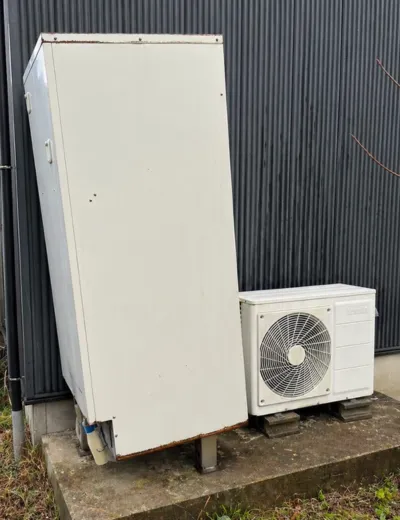 【城陽市】台所や浴室でお湯を使っている途中にぬるく感じることがあったためエコキュートを交換｜CTU-H3715AからSRT-ST376への施工事例（施工前）