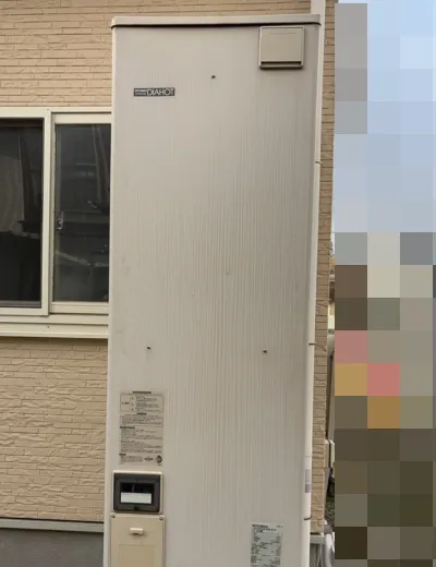 【加古川市】シャワーを出し直したとき適温に戻るまで時間がかかるようになったためエコキュートを交換｜SRT-46W2からSRT-ST467への施工事例（施工前）