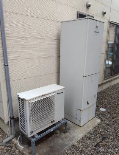 【加古川市】点検時に内部部品の劣化を指摘されたためエコキュートを交換｜HE-460SDQからSRT-ST467への施工事例（施工前）