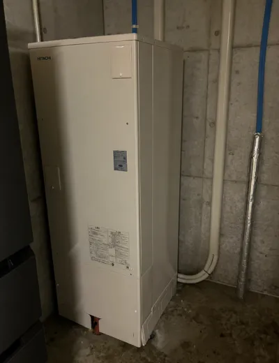 【亀岡市】夜間の沸き上げ中に本体まわりの音が気になるようになったためエコキュートを交換｜CTU-461NA6からBHP-TAG37Wへの施工事例（施工後）