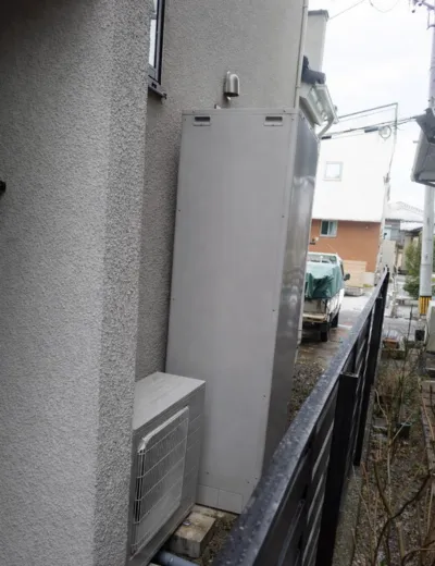 【加西市】脚部カバー内の湿りが気になるようになったためエコキュートを交換｜CTU-461D1A11からSRT-ST467Uへの施工事例（施工後）